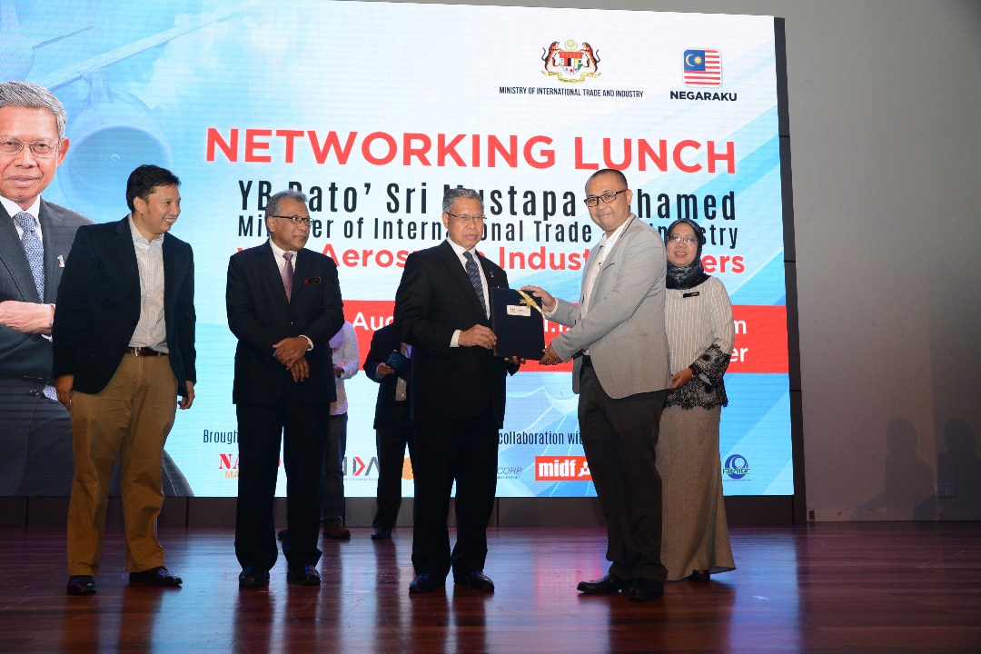 Curge Advance leadership with YB Dato' Sri Mustapa Mohamed, Malaysia's Minister of International Trade and Industry